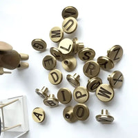 Patere Design Lettre en Laiton
