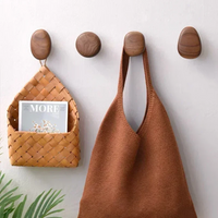 Patère Bois <br> Naturel Design Teinte Noyer (Lot de 4)