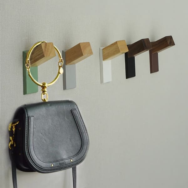 Patère Design <br> Colorée en Métal et Bois